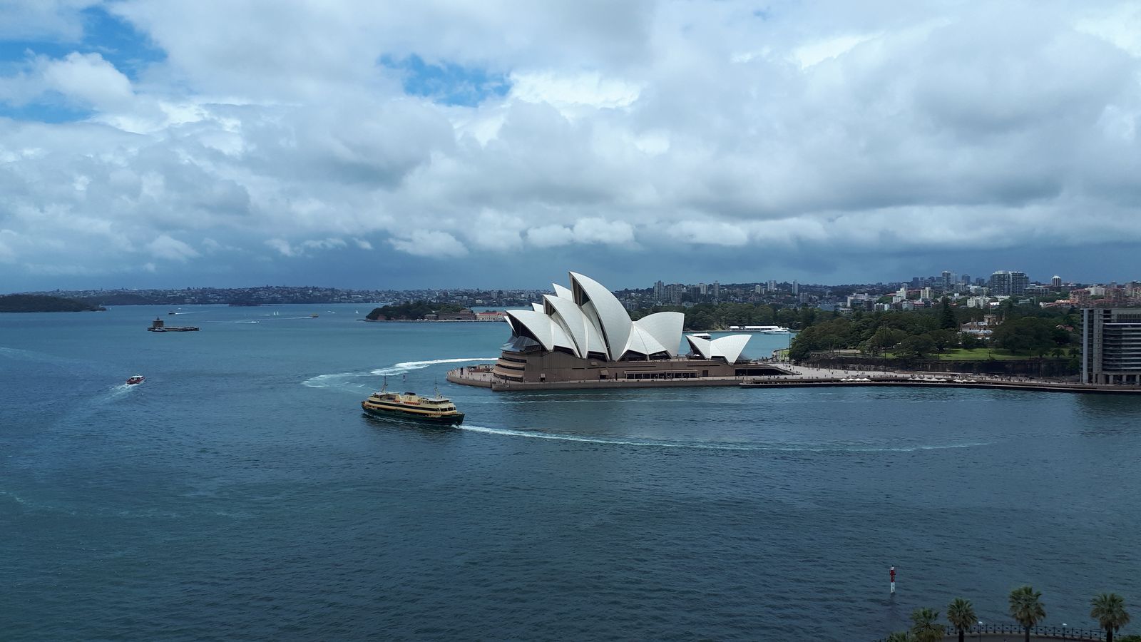 Widok na Operę w Sydney z Harbour Bridge.jpg