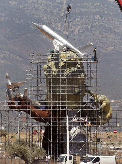 SPAIN AIRPORT SCULPTURE