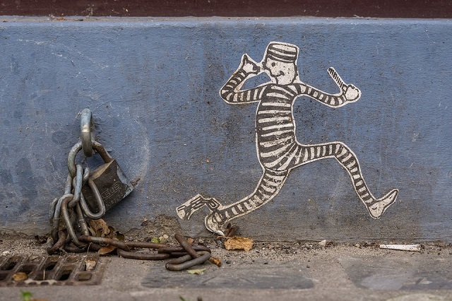 15. Street-Art-in-Berlin-Germany_hess
