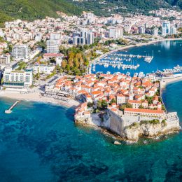 Urlop w Czarnogórze 🌊🏞️ 3 dni nad Adriatykiem za 989 PLN