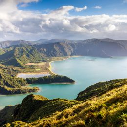 Ryanairem za niedługo już tam nie dolecisz 🇵🇹 Lizbona + island hooping po Azorach od 914 PLN 😍