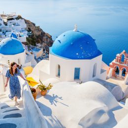 Cyklady w wakacyjnym szczycie sezonu 😎🌊 Santoryn na sierpniowy tydzień za 1527 PLN ☀️🇬🇷