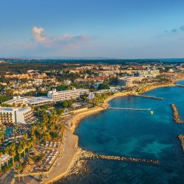 Cypryjski city break w zimowym słońcu 🏝️🌞 Wycieczka do Pafos za 699 PLN 💛