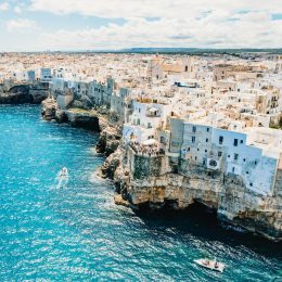 🇮🇹 Mega 😍 Loty do Bari i noclegi w Polignano a Mare za 379 PLN 📸
