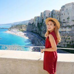 Wakacyjna przygoda w słonecznej Kalabrii 🌞🏖️ Malowniczo położony hotel z basenem za 2699 PLN ✈🍴
