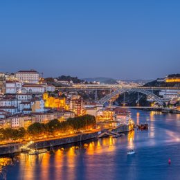 Portugalskie miasto mostów za 959 PLN 🇵🇹🍷 Loty do Porto i ⭐⭐⭐⭐hotel w centrum 😎✨