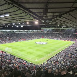 Leć na Manchester United 😲 Loty, nocleg w hotelu i bilet na mecz Premier League za 900 PLN