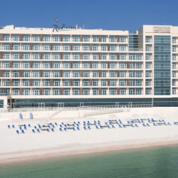 All inclusive w Emiratach 🌴☀️ 4* Radisson na plaży z własnym spa za 3999 PLN