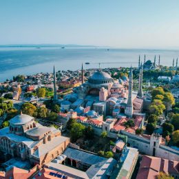 Zobacz miasto położone w Europie i Azji❗😮 SAS Airlines do Stambułu z Polski od 635 PLN