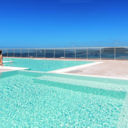 Sardynia wiosną za 559 PLN 😎🌊 Loty + ⭐⭐⭐⭐ hotel z basenem na dachu 👙💦