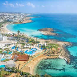 🇨🇾Cypryjski przedłużony weekend na Dzień Kobiet🏖️ 🌸 Loty i aparthotel z basenem za 589 PLN 😱