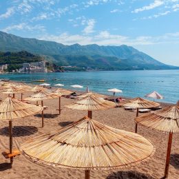 Wakacyjny luz na Bałkanach 🏖️ 🌊 Loty i ⭐⭐⭐⭐hotel w Czarnogórze za 1479 PLN 🇲🇪🌴