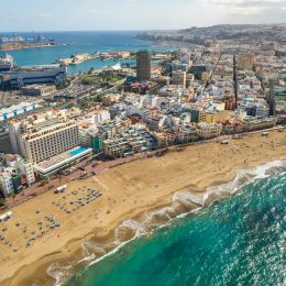 Loty na Gran Canarię i pobyt w ⭐⭐⭐⭐ hotelu z basenem na dachu za 1469 PLN 👙💦