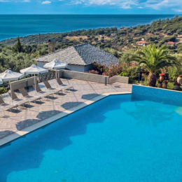 Pełnia wiosny na pięknej greckiej wyspie Tasos 💙☀️ Tygodniowe all inclusive za 2509 PLN🍹