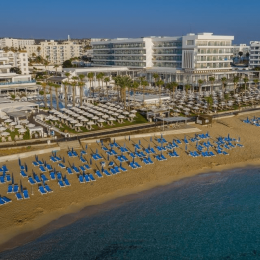 Zimowy relaks na Cyprze 🌴🏖️ Tydzień w 5* hotelu przy plaży za 1799 PLN (z wyżywieniem) 🌞