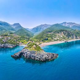 Grecja bez tłumów 🌊🏖️ Urlop w 4* hotelu ze śniadaniami na Eubei za 1349 PLN 😎