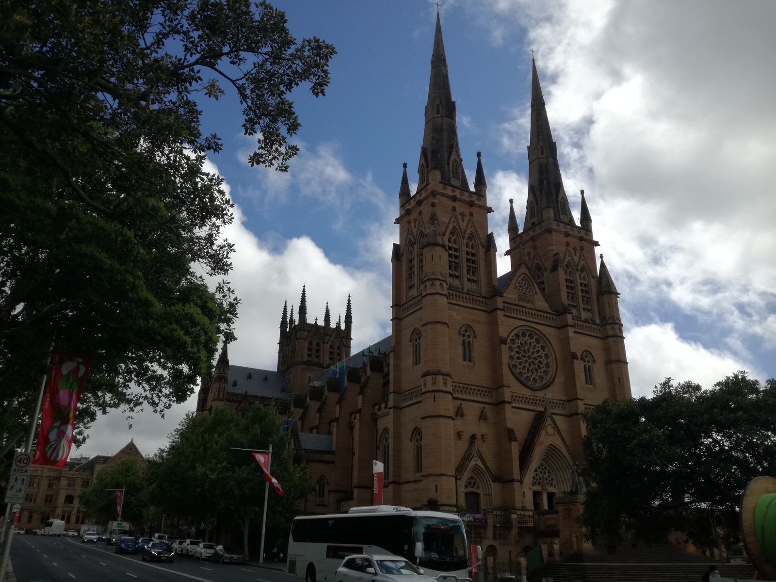Katedra Najświętszej Maryi Panny w Sydney.jpg
