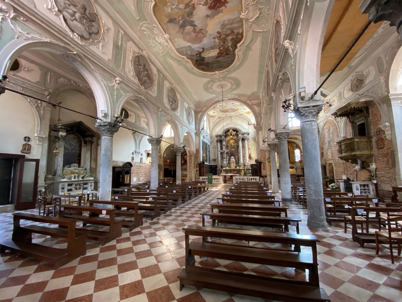 Chiesa di Sant'Eufemia-wnętrze.JPEG
