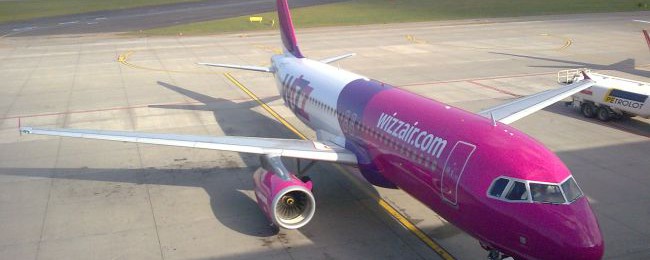 Samolot Wizz Air miał 28 godzin opóźnienia! Pasażerowie wściekli, bo… nikt ich o niczym nie informował