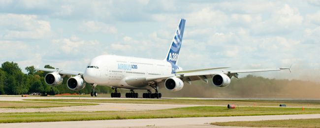 Czy to koniec największego samolotu świata? Airbus mocno tnie produkcję A380