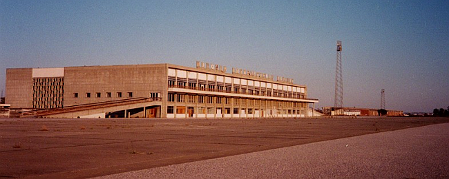 Z wizytą na lotnisku-widmo. Tu czas się zatrzymał