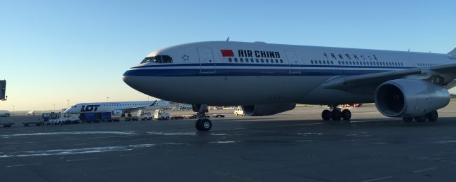 Air China ląduje w Warszawie. Czy LOT ma się czego obawiać?