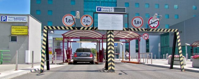 Duże zmiany w parkowaniu na lotnisku Chopina. Są też modyfikacje w cenniku