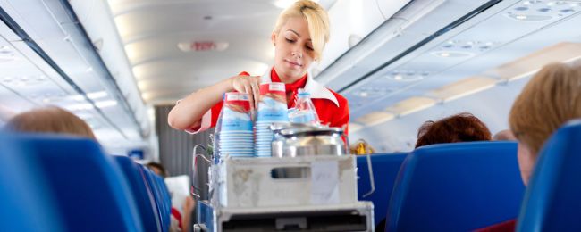 Pasażerowie wypili cały dostępny na pokładzie samolotu alkohol. Nawet pilot był pod wrażeniem!