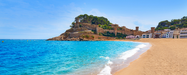 Tygodniowy urlop w Tossa de Mar za 1123 PLN. Bezpośrednie loty z Warszawy z dużym bagażem + noclegi przy plaży