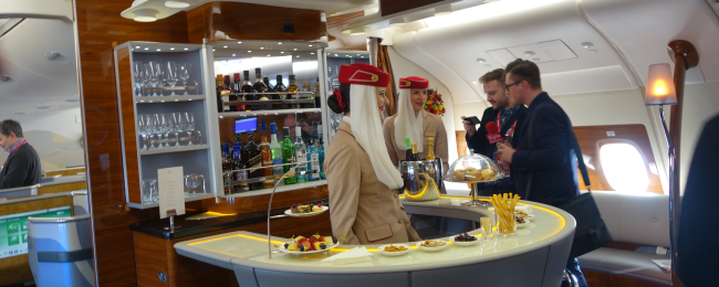 Taaaki luksus! Największy samolot pasażerski świata przyleciał do Warszawy. Mamy film i zdjęcia