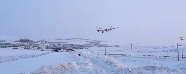 Lecisz z Europy do Los Angeles, a lądujesz… na kole podbiegunowym! Co się stało z lotem Swiss?