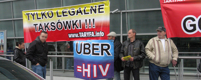 Polskie miasta kopią dołki pod Uberem. Kontrole, mandaty, identyfikatory…