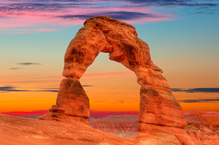 Zobacz je póki jeszcze istnieją! Oto najbardziej niesamowite łuki skalne na świecie