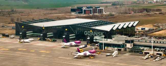 35 pasażerów nie wpuszczono na poranne loty Ryanaira z Gdańska. Powód? Chaos z kontrolą paszportową