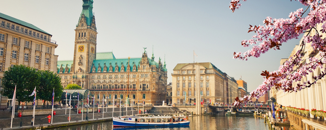 Miasto wody, architektury i muzyki. Tanie loty do Hamburga na wakacyjny weekend z Katowic za 68 PLN