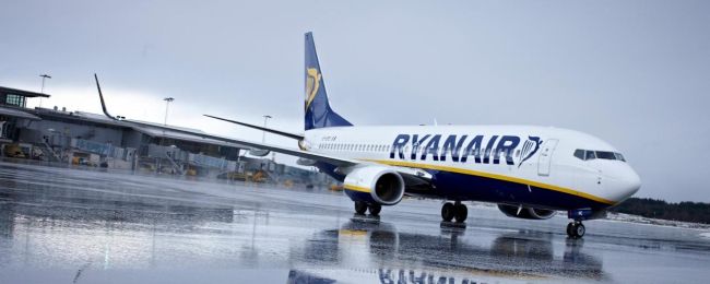 Ryanair już wie, na których lotniskach będą bilety łączone. Kiedy w Polsce?