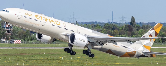 Ile jesteś w stanie zapłacić za wolne miejsce obok siebie w samolocie? Znana linia robi specjalną aukcję