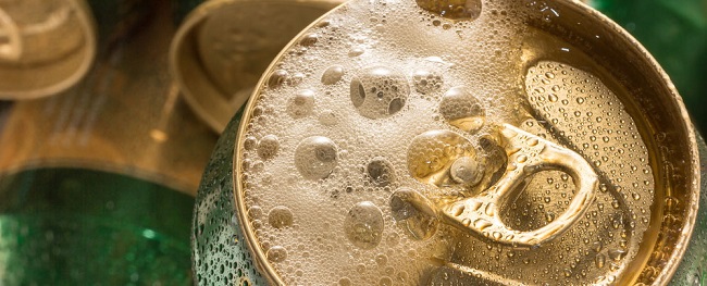 Takiego bagażu jeszcze nie było. Pasażer nadał… puszkę piwa