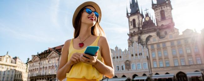 Dwóch operatorów nadal nie zniosło opłat roamingowych. Dzwoniąc od nich za granicą, płacisz więcej