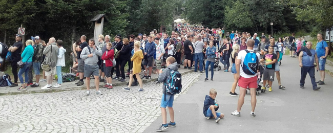 Żenada. Naprawdę musicie to robić? W Tatrach co roku to samo. I tylko koni żal…