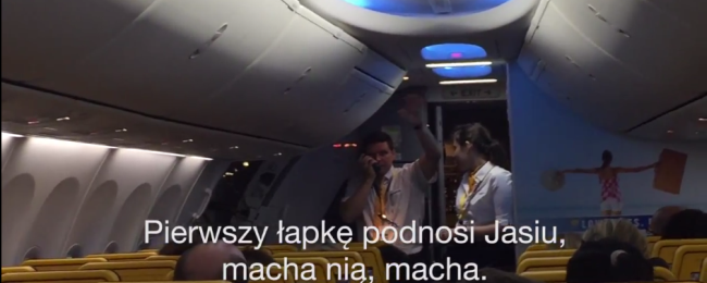 Gangsta rap i suchary. Tak szef pokładu zabawiał pasażerów lotu Ryanair z Warszawy do Gdańska