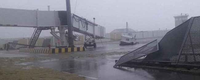 Słynne lotnisko zniszczone! Huragan zbiera swoje żniwo