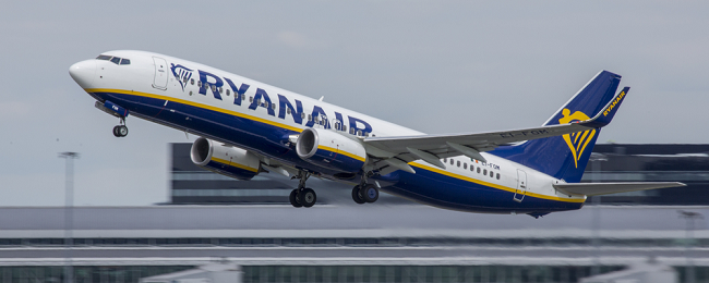 Ryanair wstrzymuje ponad 800 lotów z Warszawy!