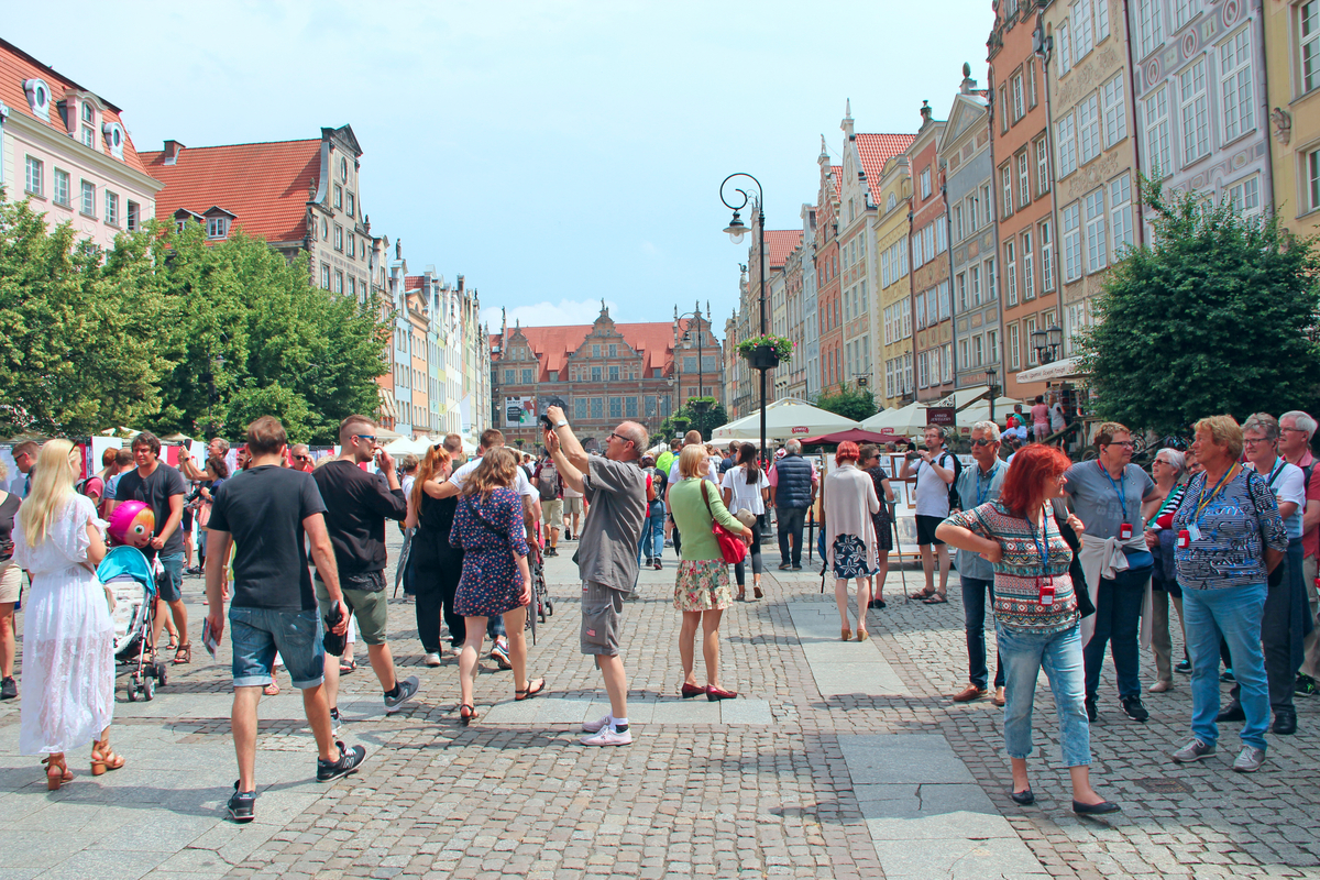 Rycerze, kapcie i pierogi za 4 złote. Wiemy, co zaskakuje obcokrajowców w Polsce – sami się zdziwiliśmy!