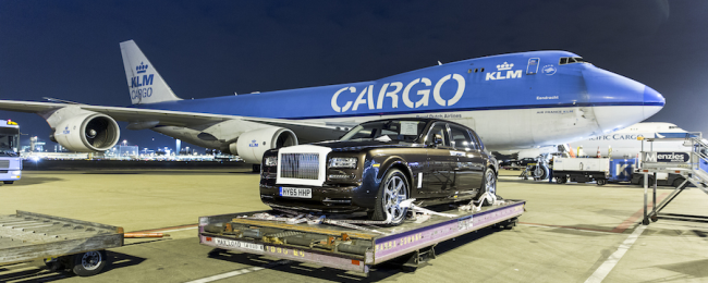 Tygrysy, samochody, dzieła sztuki. To wszystko leci… pod pokładem. Zaglądamy do cargo