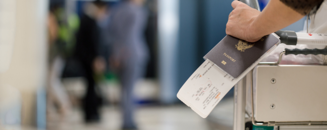 Karta pokładowa w tanich liniach. Czy wiesz, co oznaczają te dziwne symbole? Niektóre zwiastują kłopoty