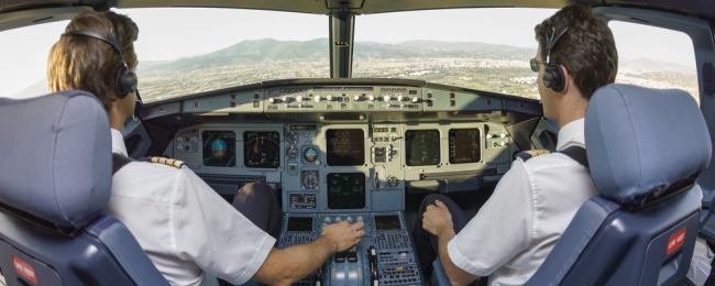 Ogromne pieniądze! Ile naprawdę zarabiają piloci Ryanair? A jak jest w innych liniach?