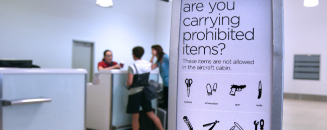 Aresztowano pilota, który przed wejściem na pokład w swoim bagażu miał załadowany pistolet