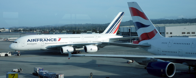 Już 3 największe grupy lotnicze w Europie każą dopłacać do biletów. Teraz dołącza kolejna!