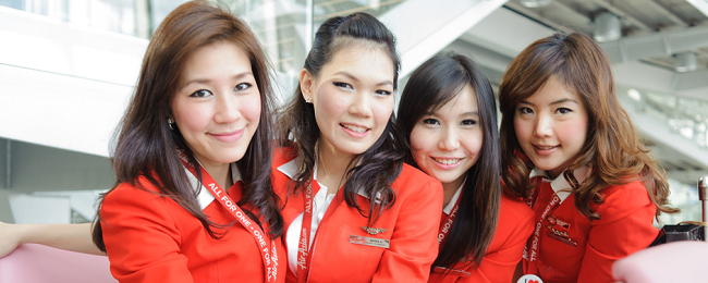 „Stewardesy są zbyt seksowne”. Azjatyckie linie mają problem – politycy chcą zmiany strojów